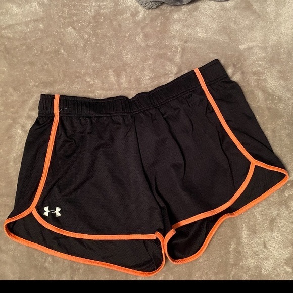 Under Armour Pants - Under Armour Shorts•BRAND NEW•L